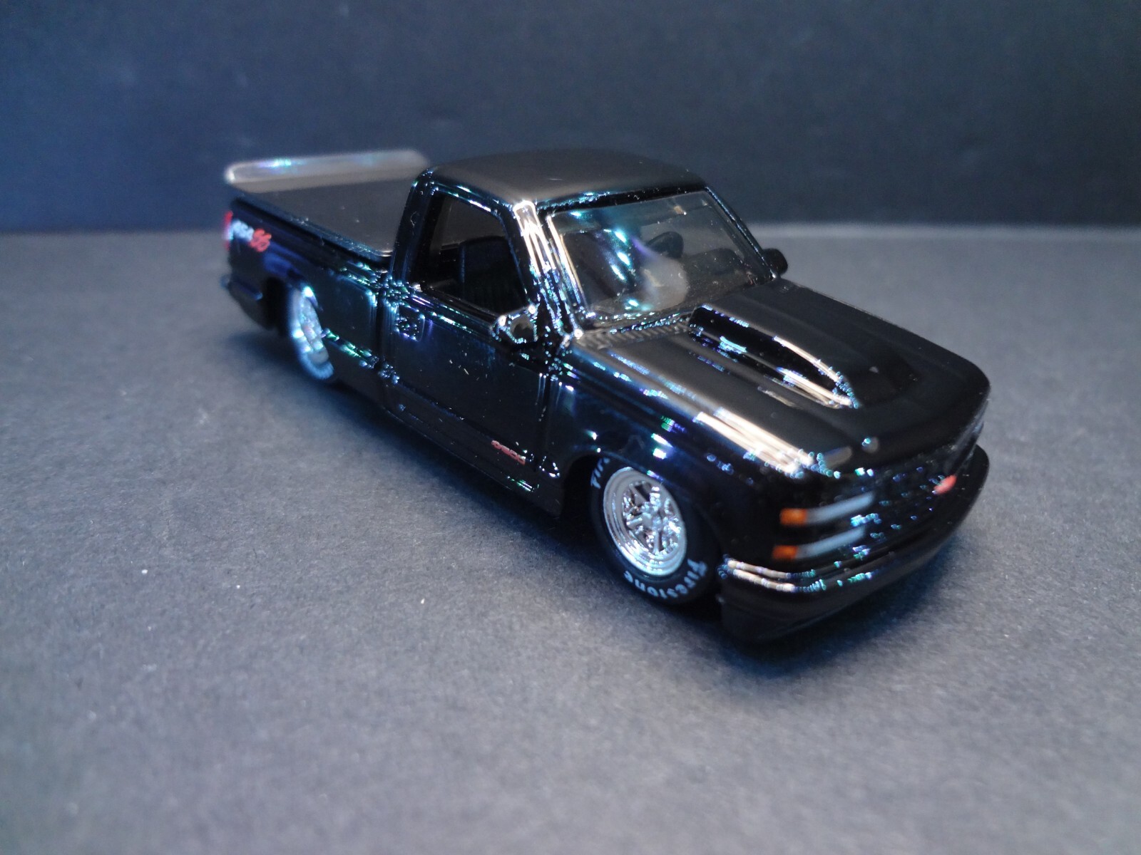 MaisTo 1993 Chevrolet 454 SS Pickup black w/ removable bed cover – Loose 1:64