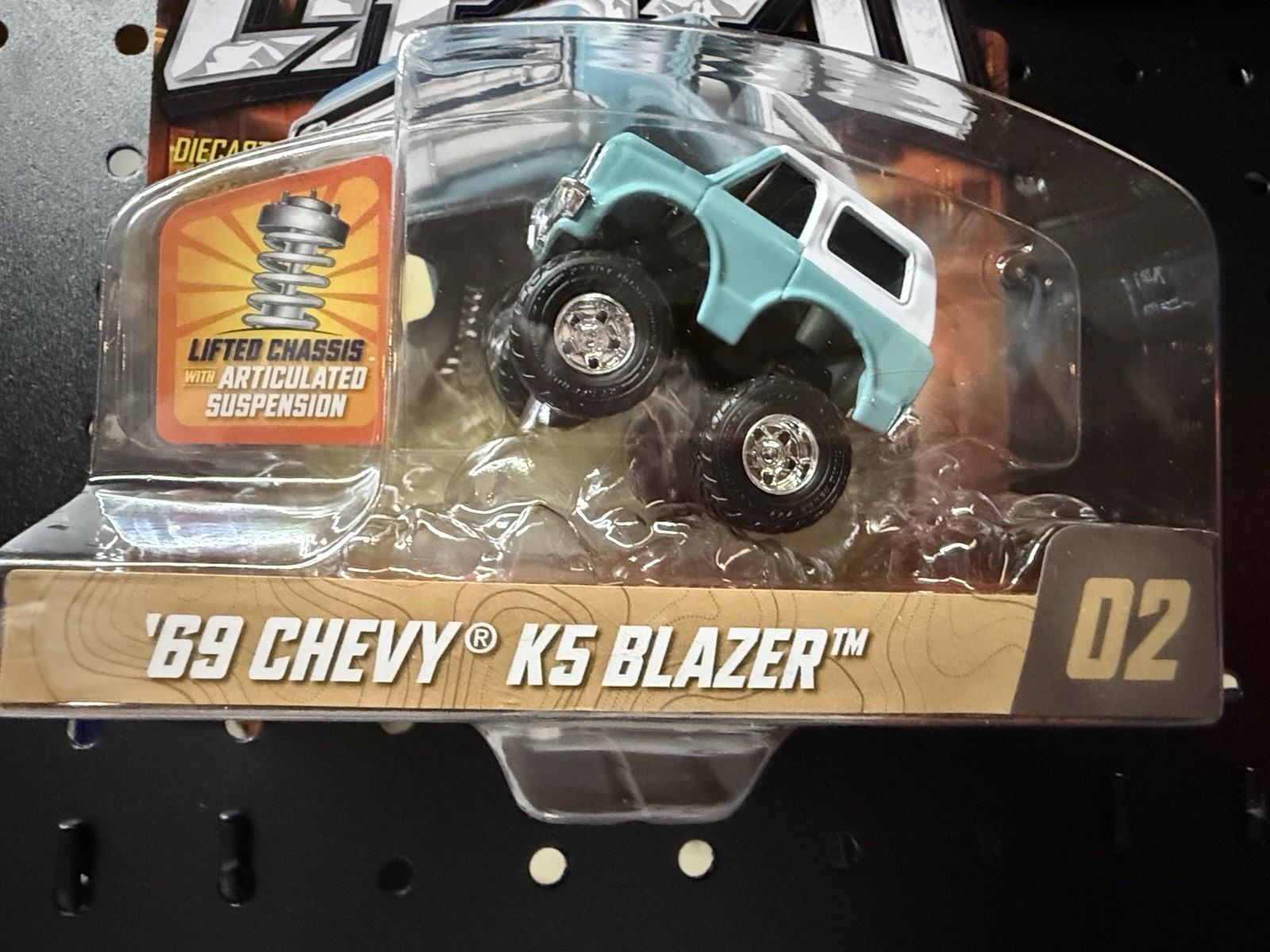🔥MGA Car Tuned Lifted Series 1 1:64 1969 Chevy K5 Blazer Blue/White Series 1🔥