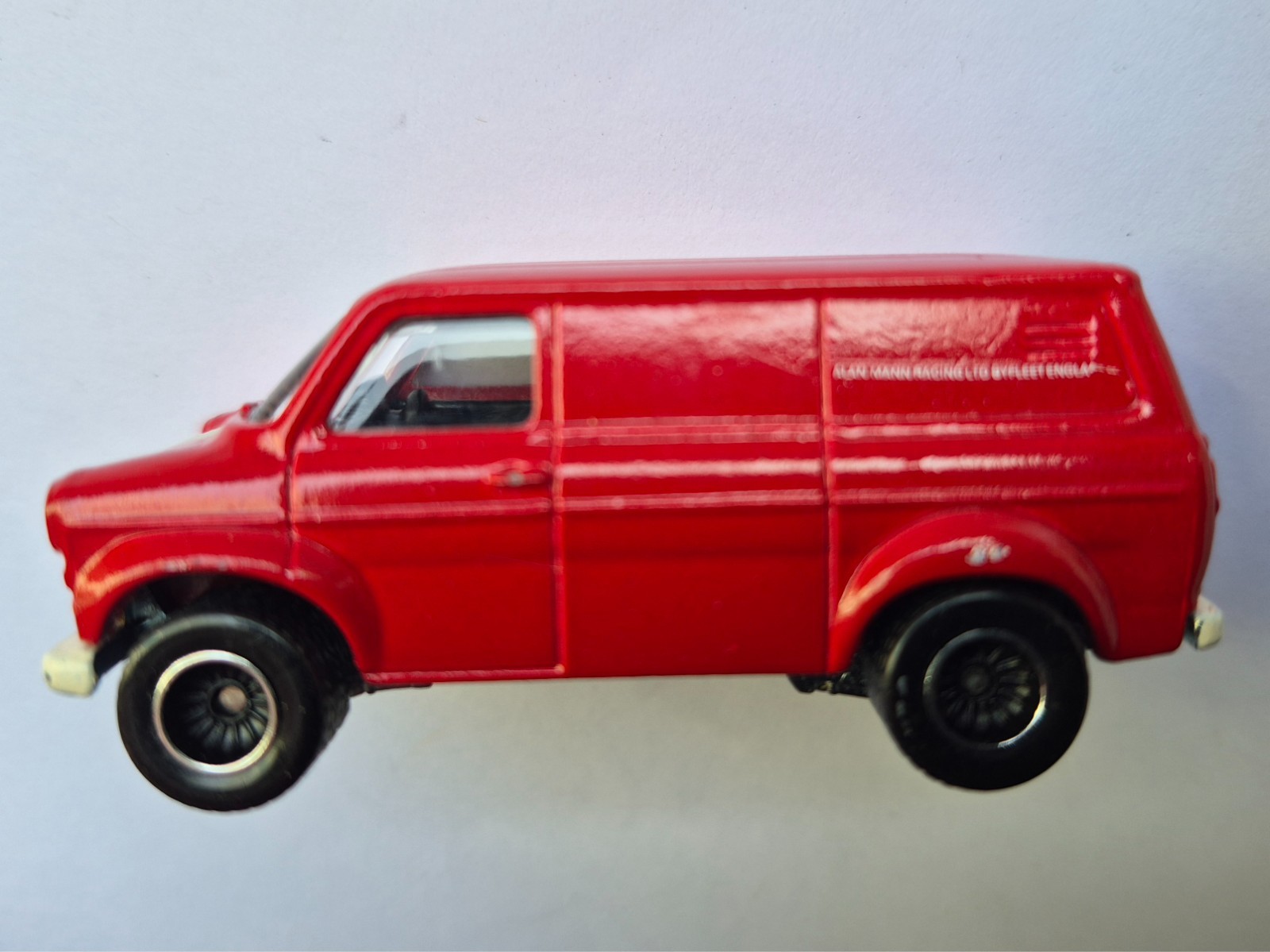 Hot Wheels Ford Transit Supervan 1 – Alan Mann CUSTOM.