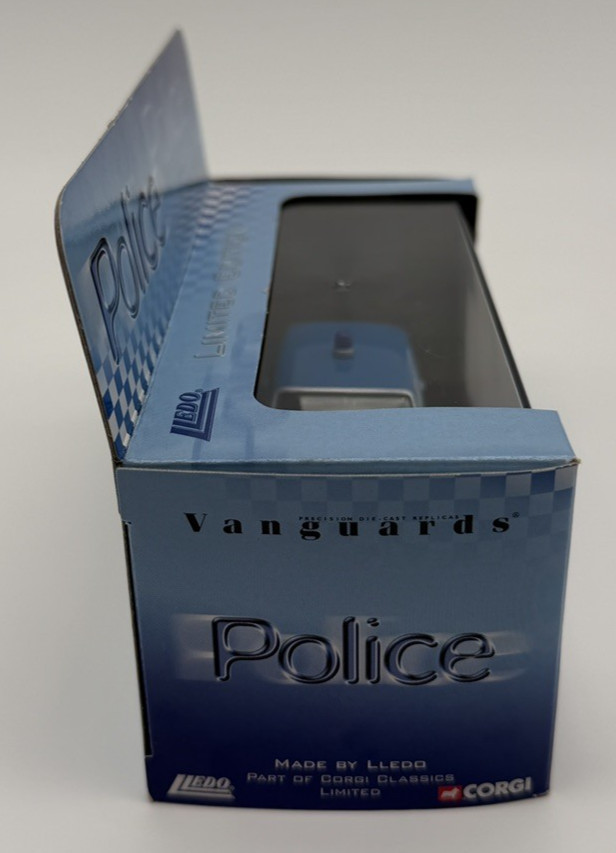 Lledo Vanguards VA08205 Triumph 2500 Met Police Divisional Area Car 1:43 Scale