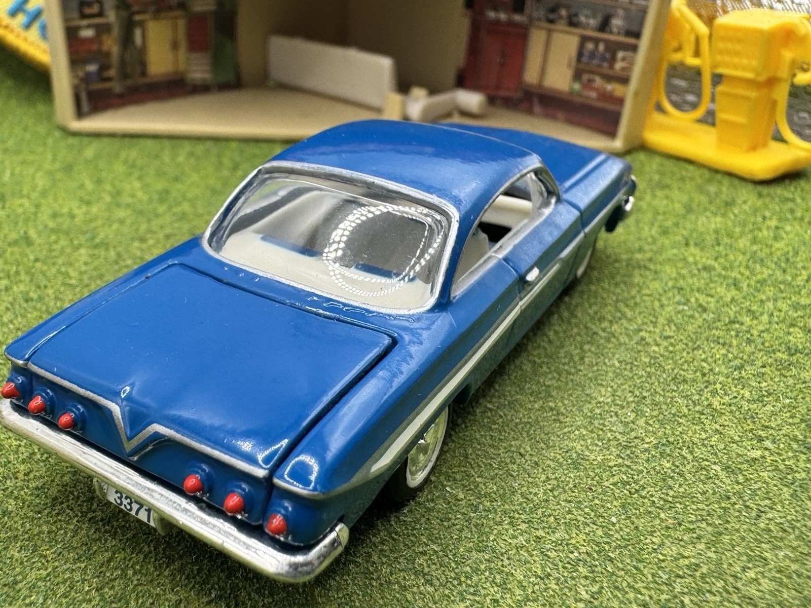 Revell 1961 Chevy Impala Diecast Car NM 1/64th Scale Issue #69 GM 2001