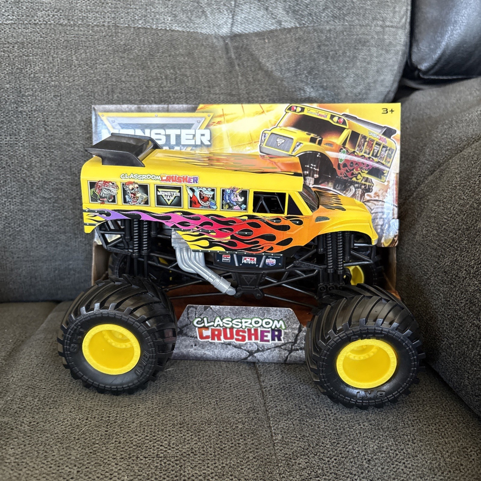 Monster Jam CLASSROOM CRUSHER Series 28 Monster Truck Toy Figure 1:24 Scale NEW