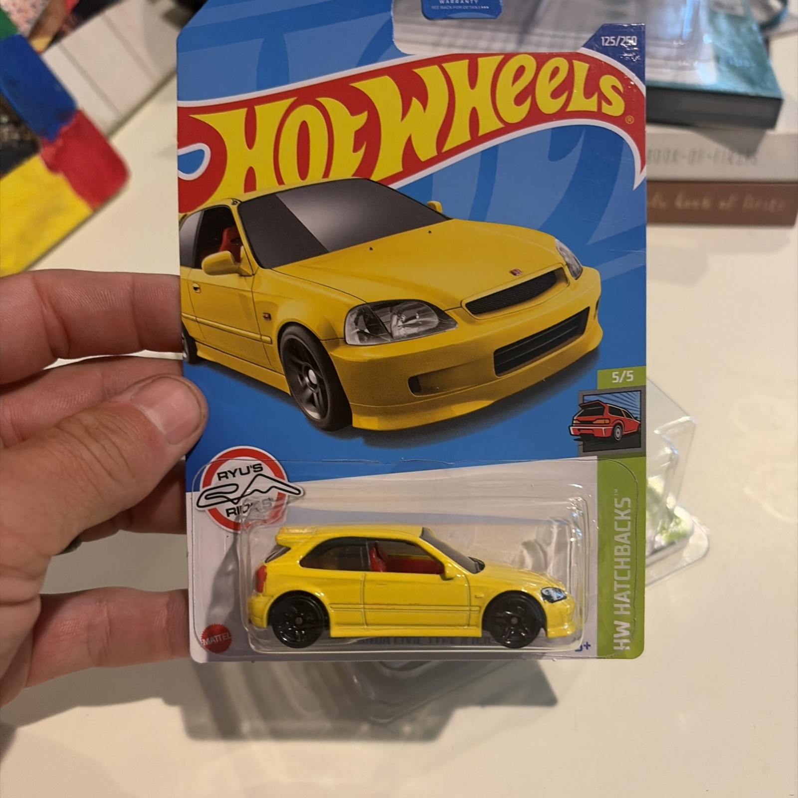 Hotwheels 2022 Super Treasure Hunt ’99 Honda Civic Type R (EK9) plus regular.
