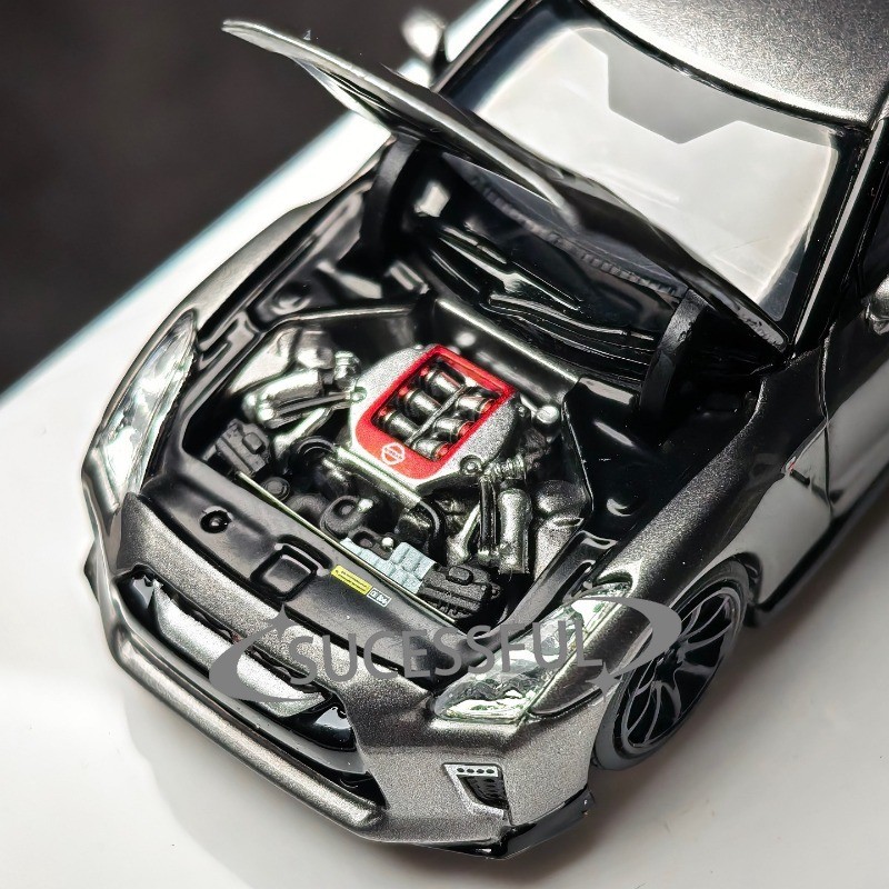 Motorhelix 1:64 R35 GT-R NISMO Track Edition Diecast Model