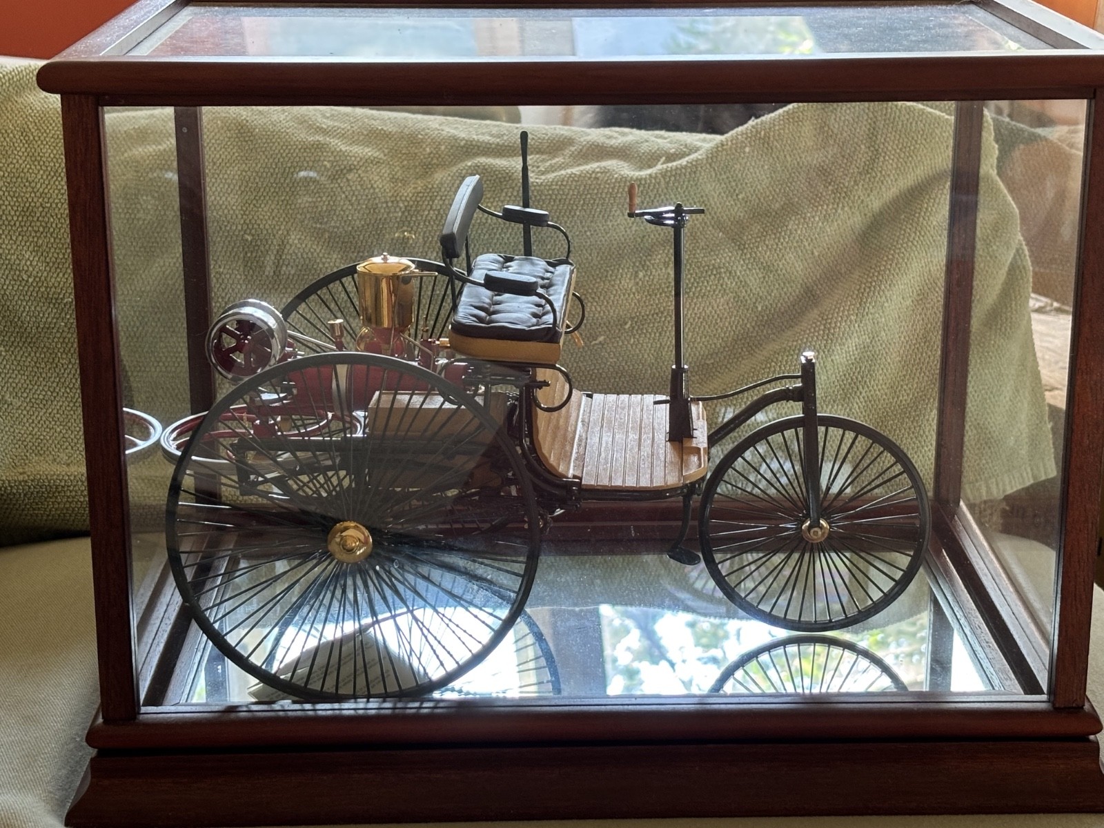 Franklin Mint 1886 Benz Motorwagen 1:8 Diecast w/ Glass Display Case – Excellent