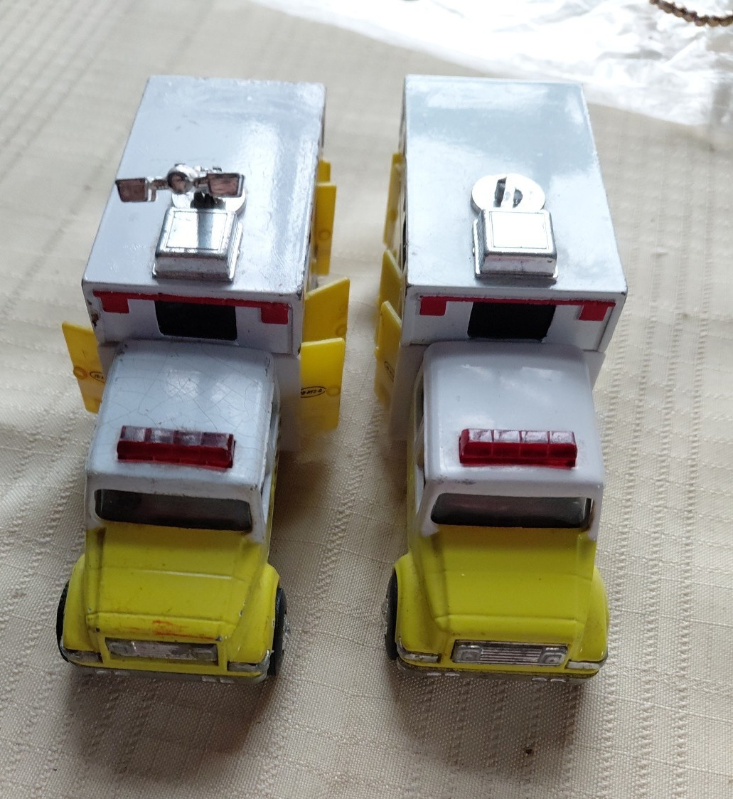Road Champs International Boston Fire Department Rescue Truck pair 1:64