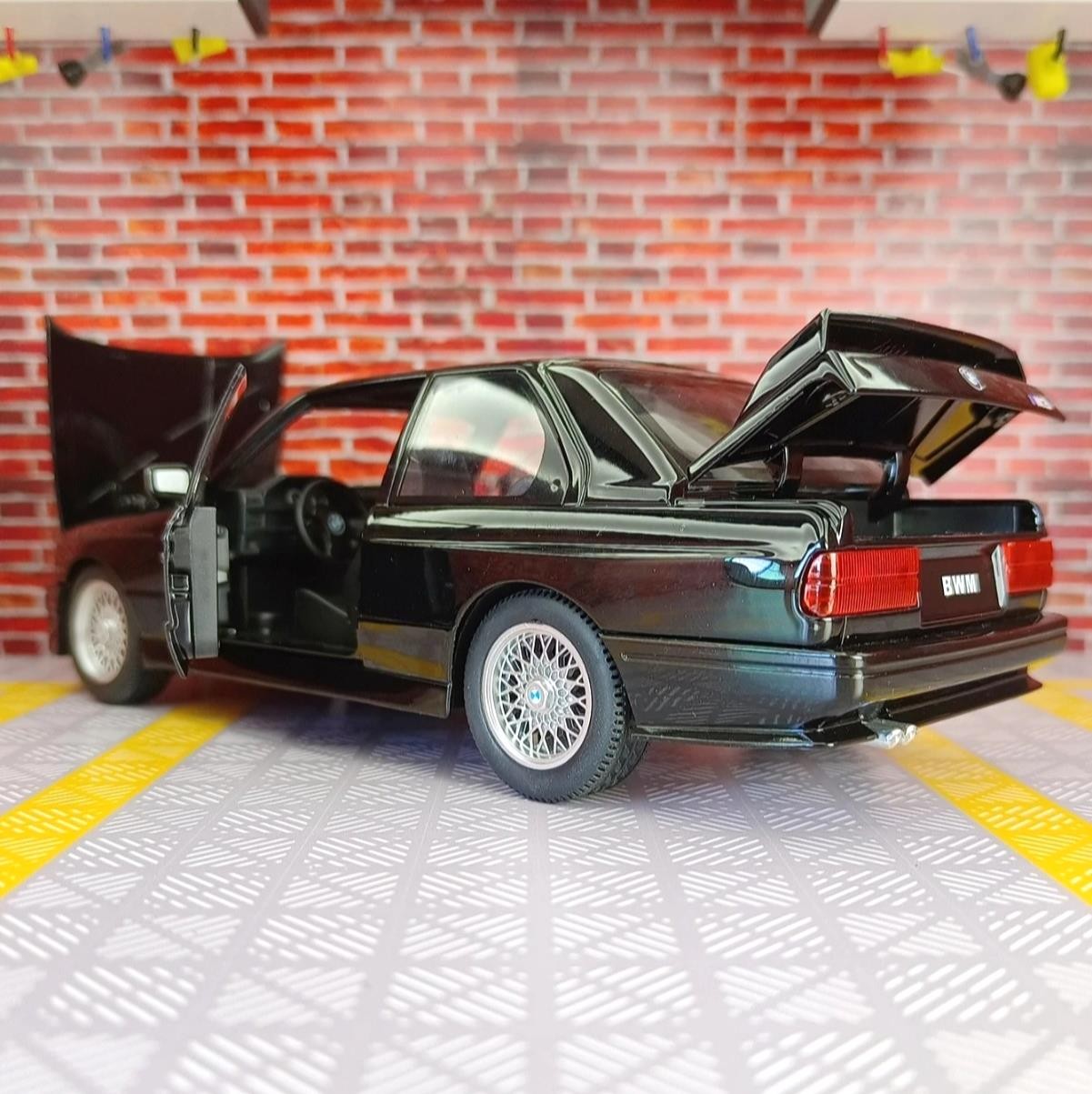 1:24 BMW M3 E30 1988 Mpower Alloy Diecast Sound & Light Car Model Toy Gift NEW