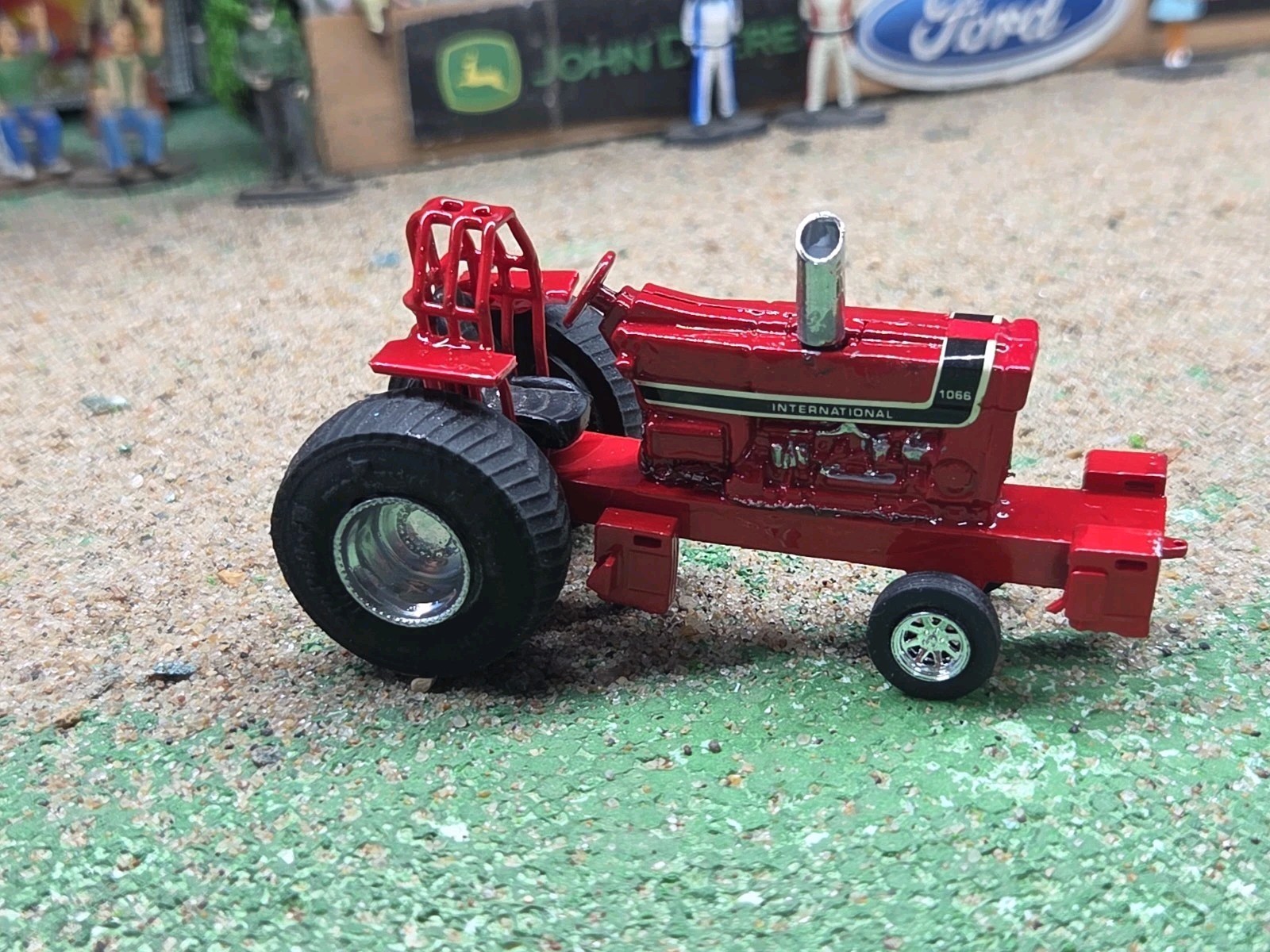 CASE IH International1:64 CUSTOM built TRACTOR pulling PULLER HOT ROD ertl Farm