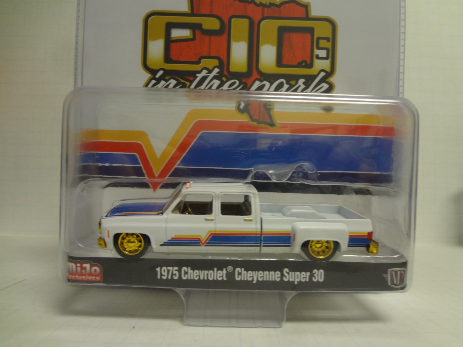 M2 Machines CHASE 1975 Chevrolet Cheyenne Super 30 / 39000-MJS08