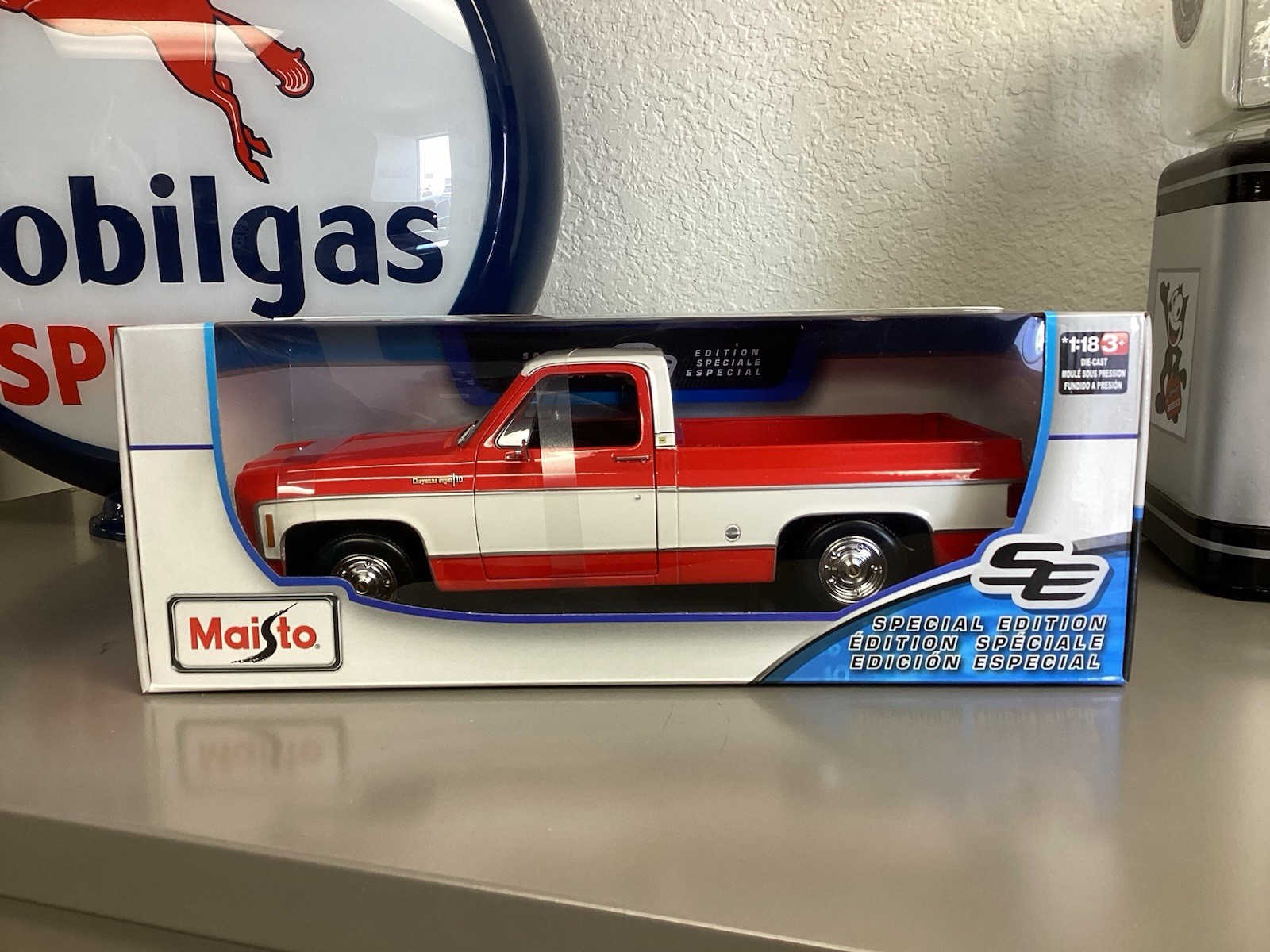 Maisto 1974 Chevrolet C/10 Cheyenne Super Red 1:18 Scale Special Edition Diecast
