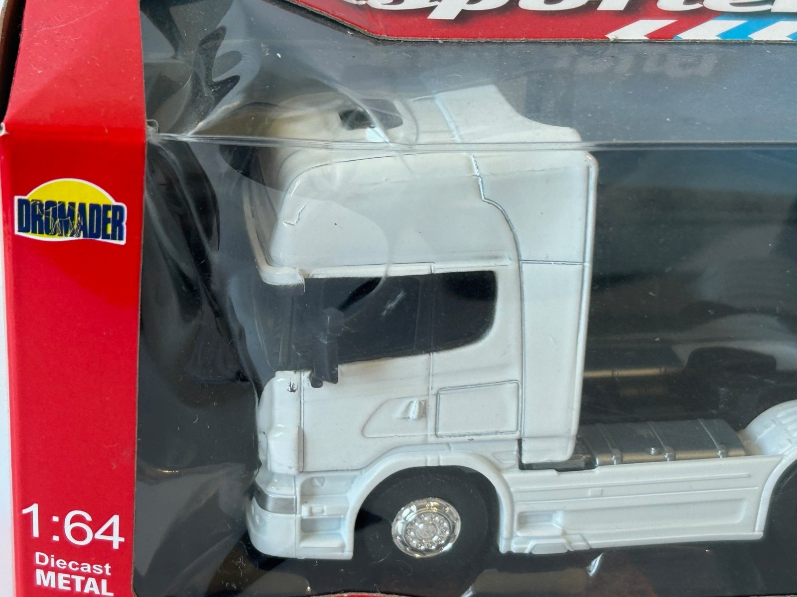 Scania Tractor Unit Lorry Model Diecast Toy 1:64 Scale Welly-CREASED BOX