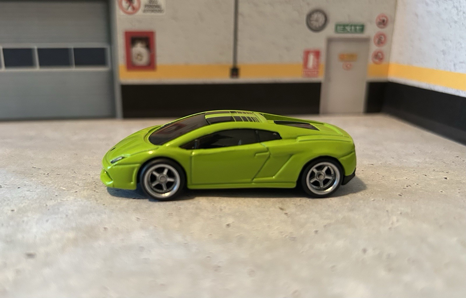2010 Lamborghini Gallardo LP 570-4 L 1/64 Scale W/ Real Riders Tires On Spokes