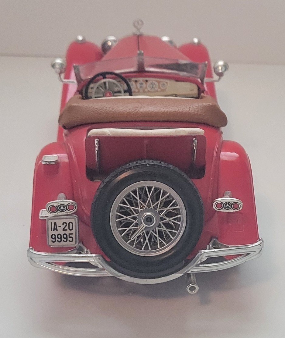 1936 Mercedes Benz 500 K Roadster 1:20 by Bburago Model #3020 with Stand
