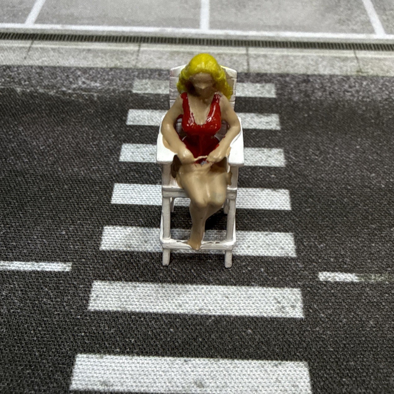 1/64 Scale Lifeguard Female Figure With Stand – Hand-painted Resin Diorama Prop