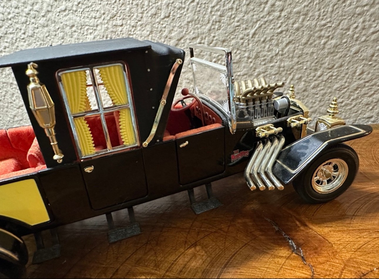 THE MUNSTERS KOACH COACH ERTL 1/18 Scale Die Cast Monster Hot Rod George Barris