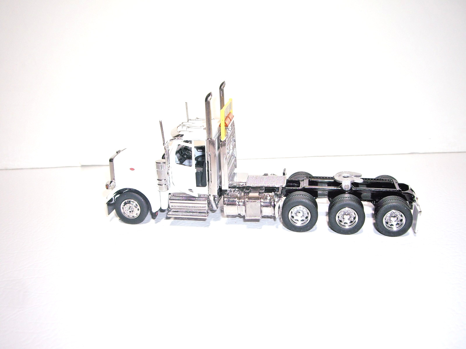 DIECAST MASTERS 1/64 PETE 589 & TRAILKING LOWBOY, JEEP&BOOSTER SAME SCALE AS DCP