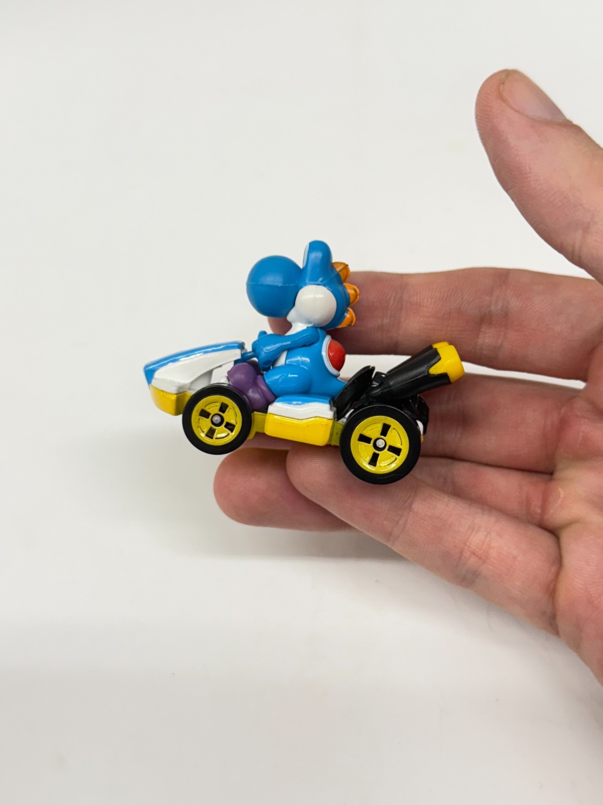 Diecast Hot Wheels Mario Kart Light Blue Yoshi Standard Kart 2018