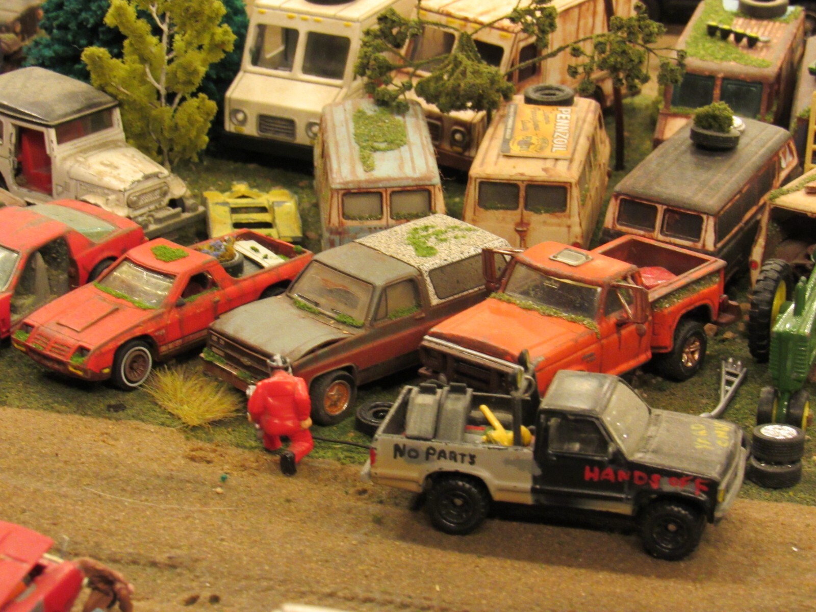CUSTOM BUILT WEATHERED RUSTY JUNK PARTS YARD 1980’s CHEVY K5 BLAZER 4X4 1:64/