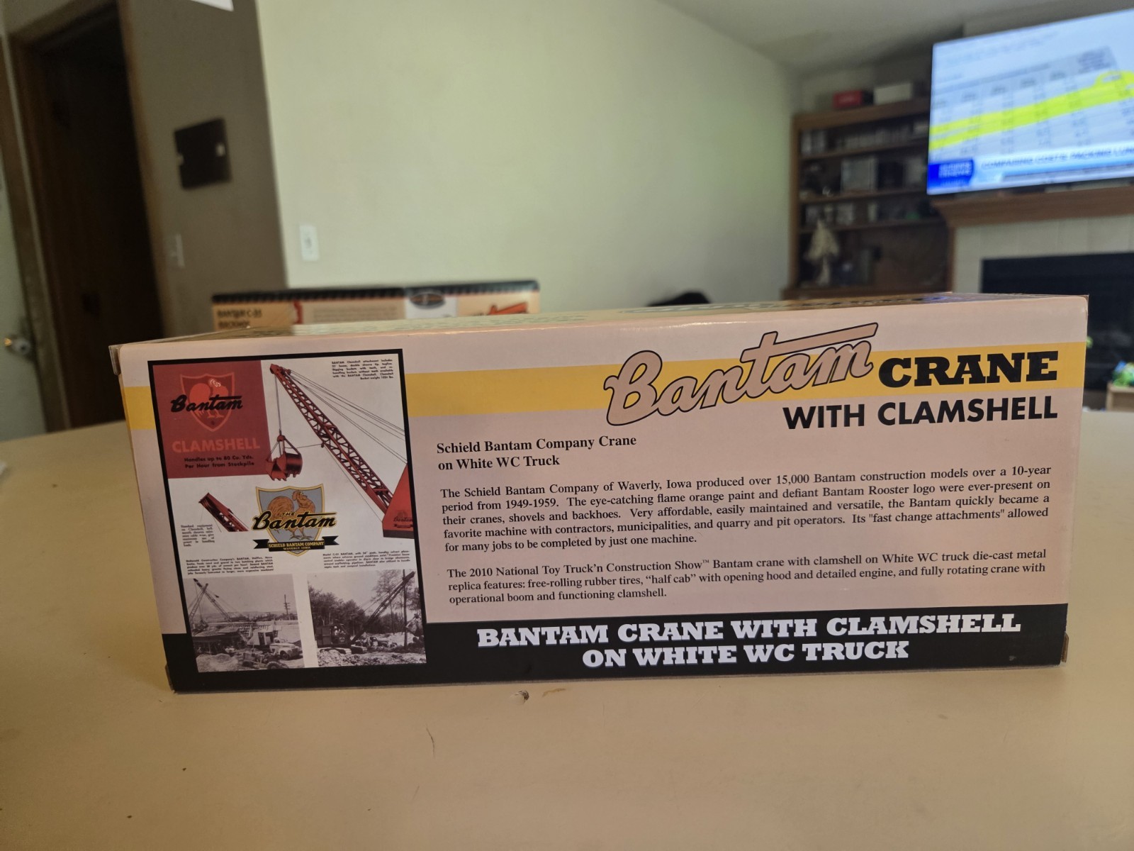 SpecCast Bantam Crane w/ Clamshell on White WC Truck 1:50 Diecast Metal