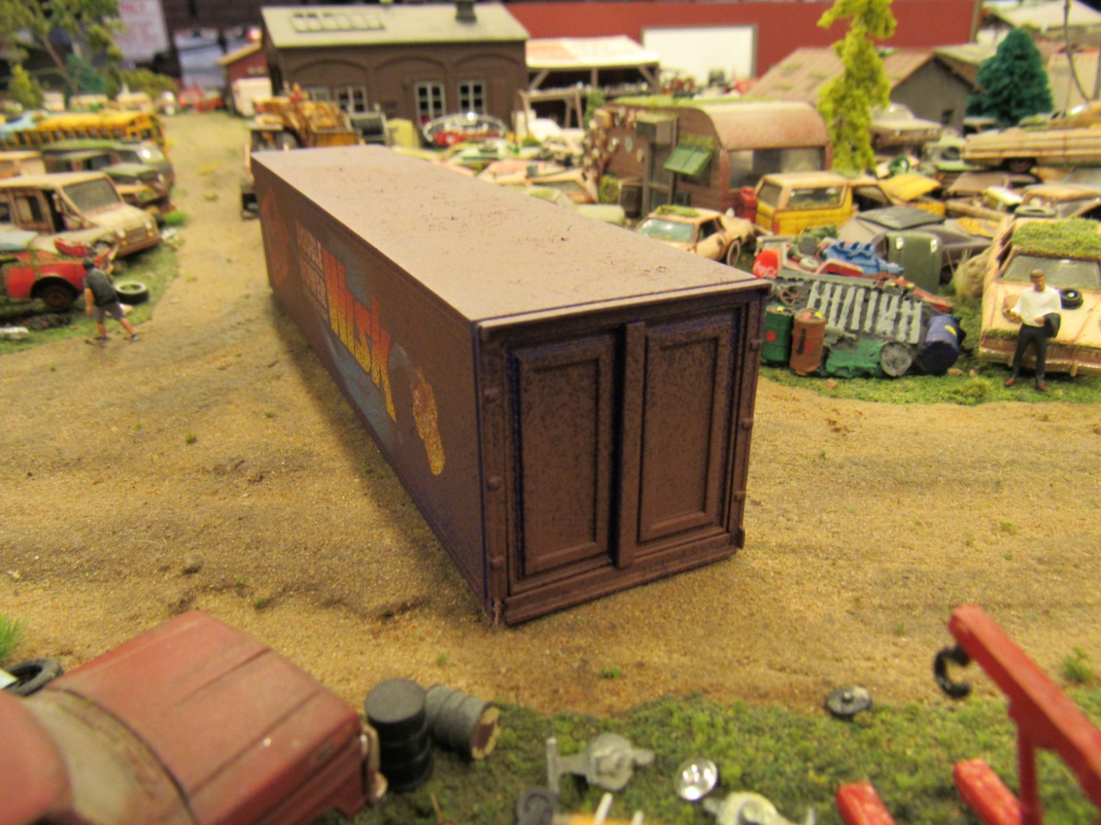 CUSTOM BUILT WEATHERED RUSTY JUNK YARD SEMI TRAILER PARTS CONTAINER 1:64/ WISK