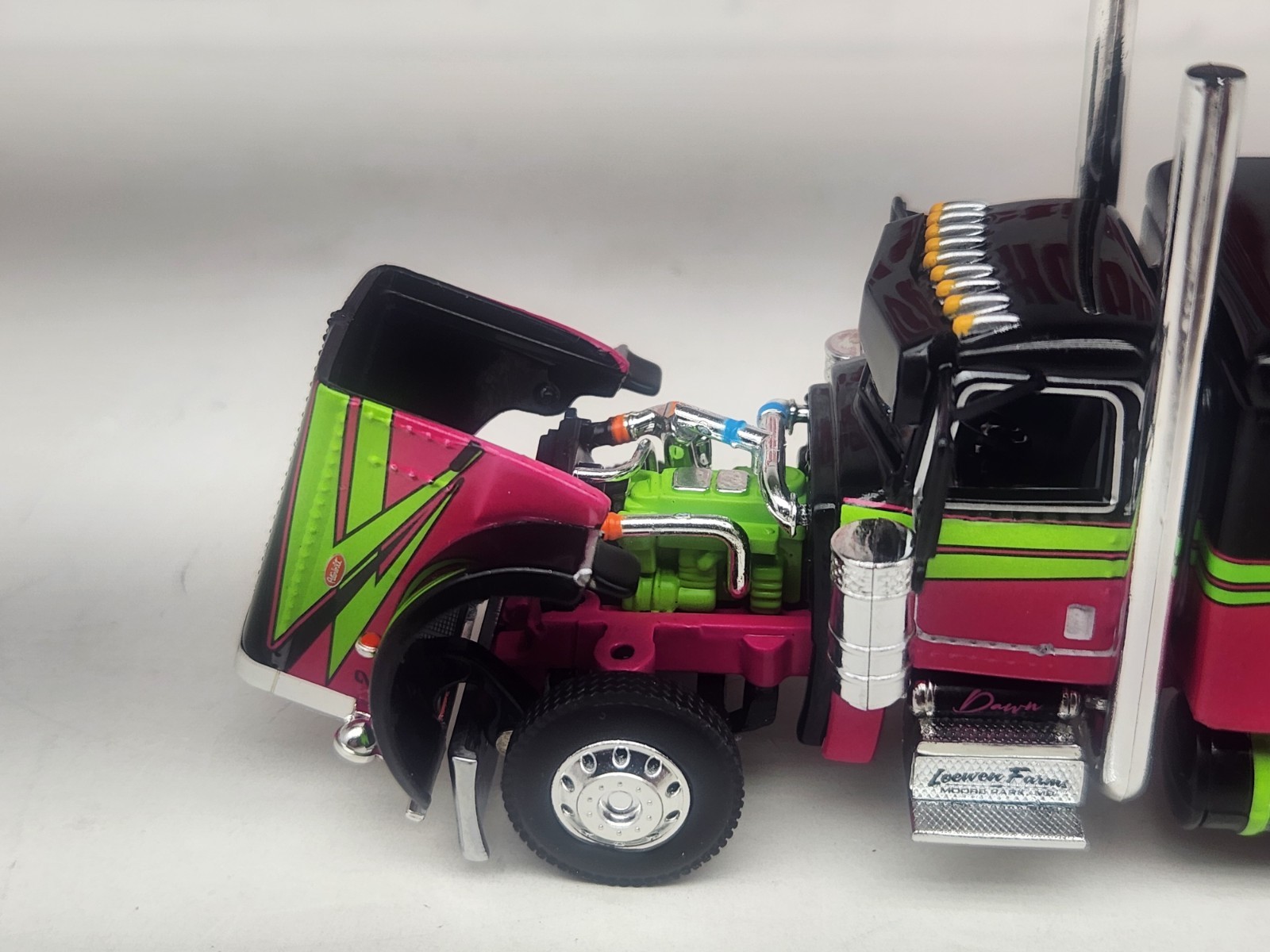 1/64 DCP Loewen Farms Pink, Black 389 Peterbilt With 60″ Flattop Sleeper