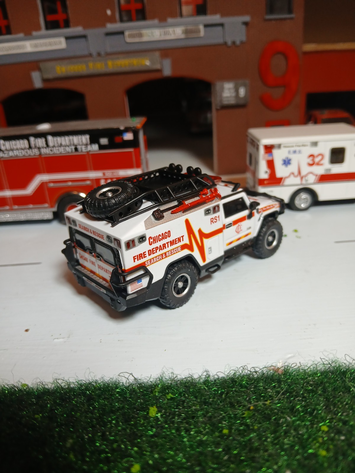 Code 3 1:64 MK Chicago Fire Dept. Hummer H2 Ambulance Kitbash Diecast. Rare