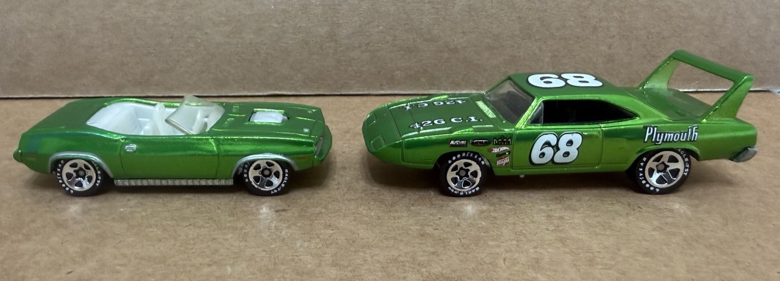 Hot Wheels Classics Series 3, 70 Plymouth Superbird & 70 Barracuda