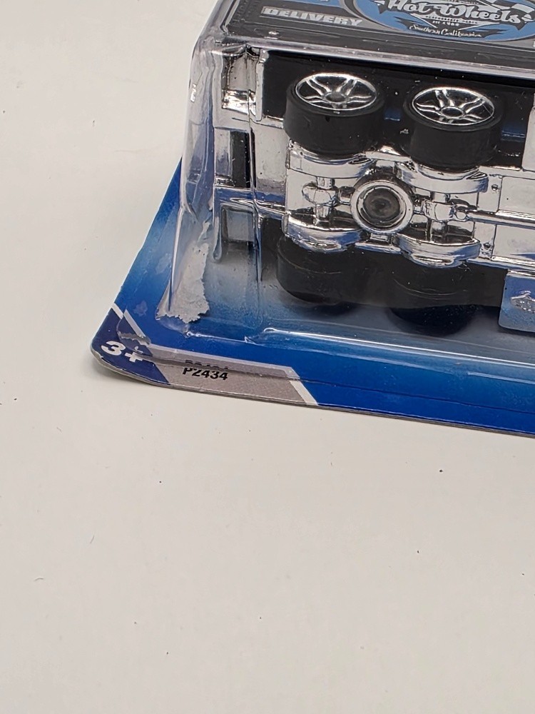 HOT WHEELS 2009 HW CITY WORKS 8/10 – HIWAY HAULER BLUE AND BLACK (WN) (TOTE 4)