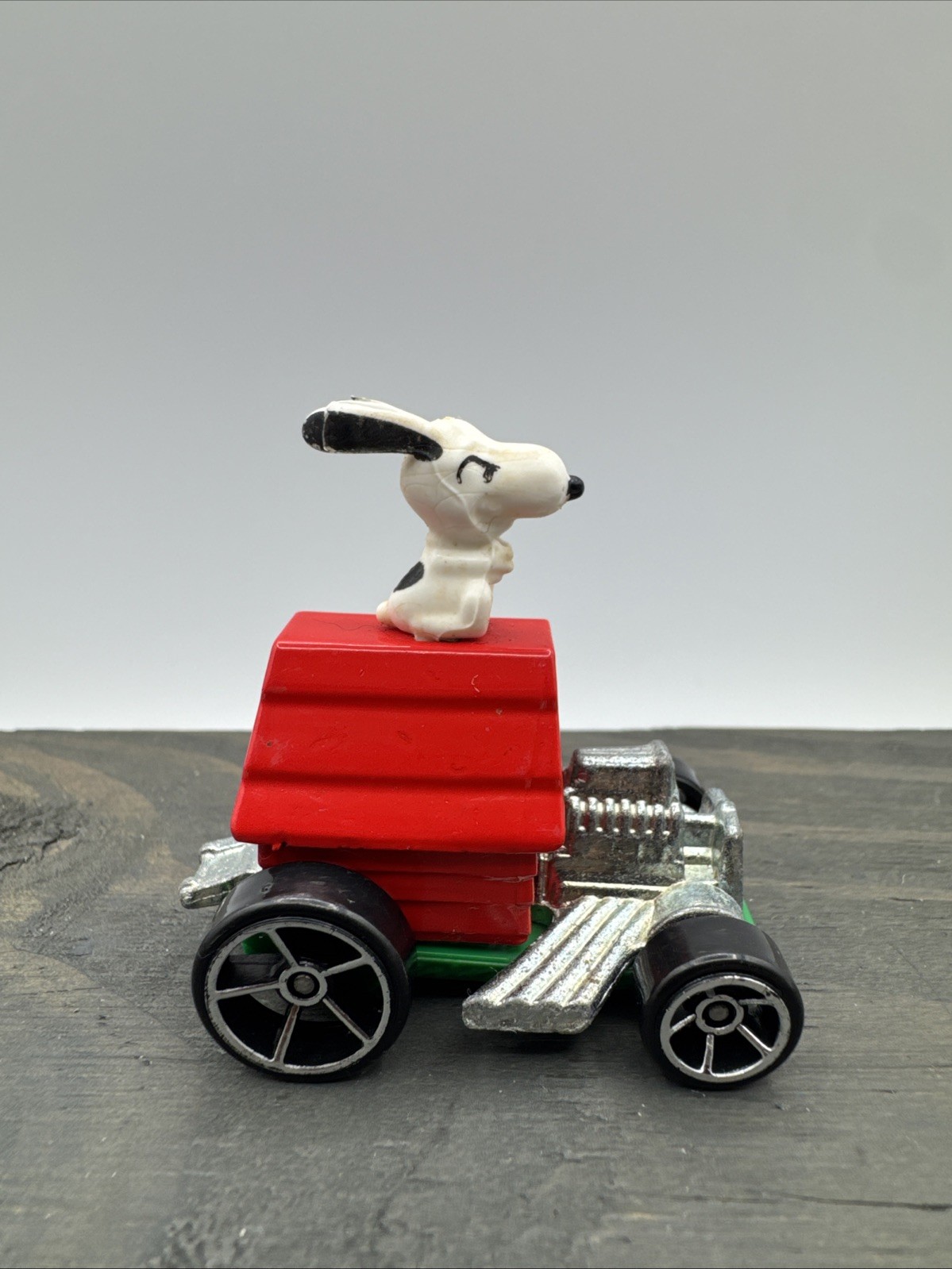 2016 Hot Wheels Screen Time Peanuts Snoopy Dog House Red Baron w/OH5 Spoke 1:64
