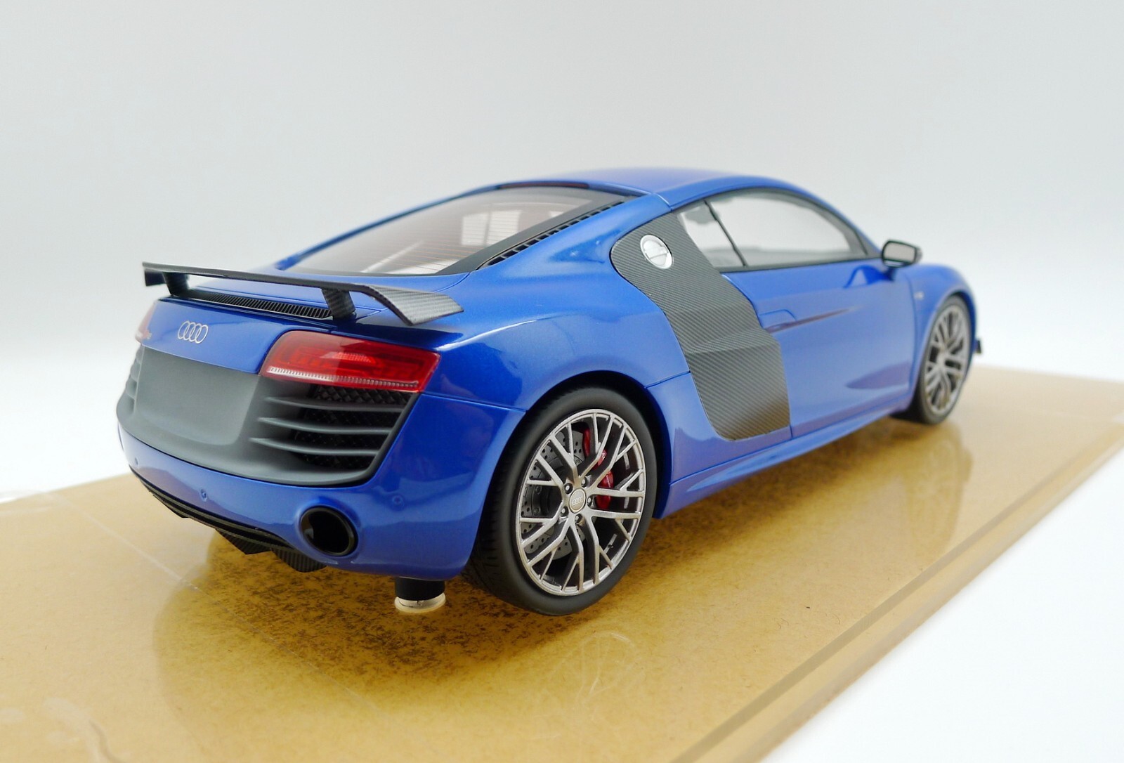 1 /18 Audi R8 LMX Blue Color Resin Model car By DNA Collectibles