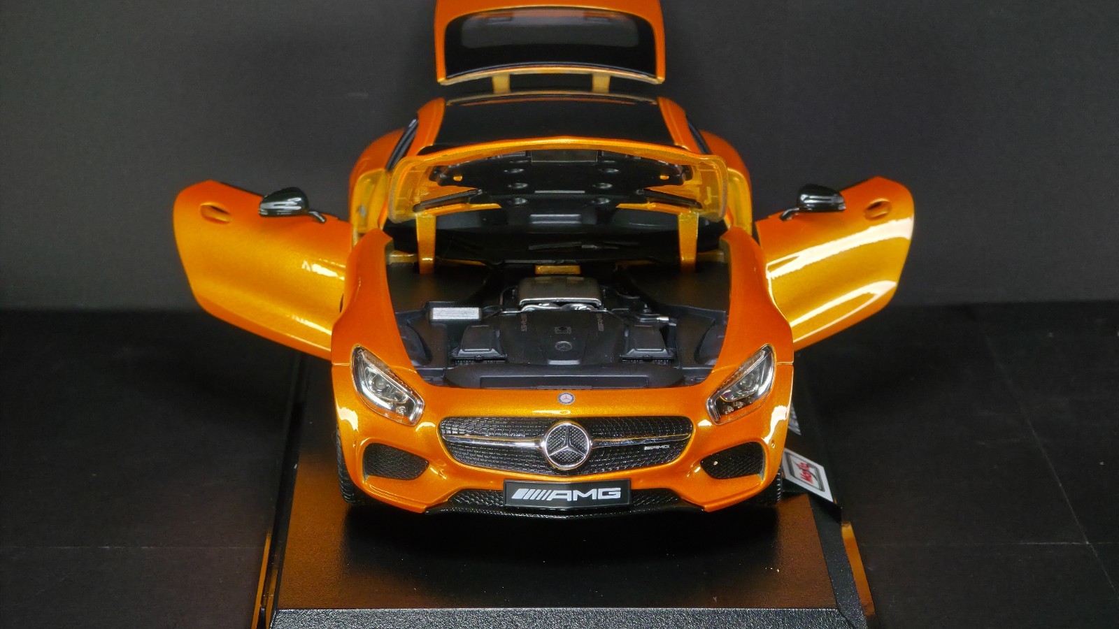 Mercedes-AMG GT 1:18 Maisto Exclusive Style Special Edition – Orange