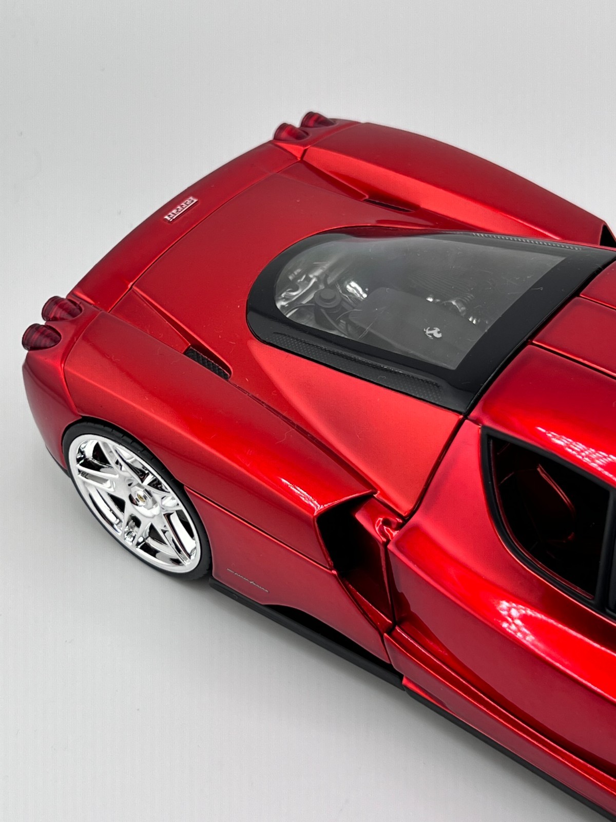 Hot Wheels Ferrari Enzo Ferrari 1:18 Diecast Red Mattel Licensed Collector Car