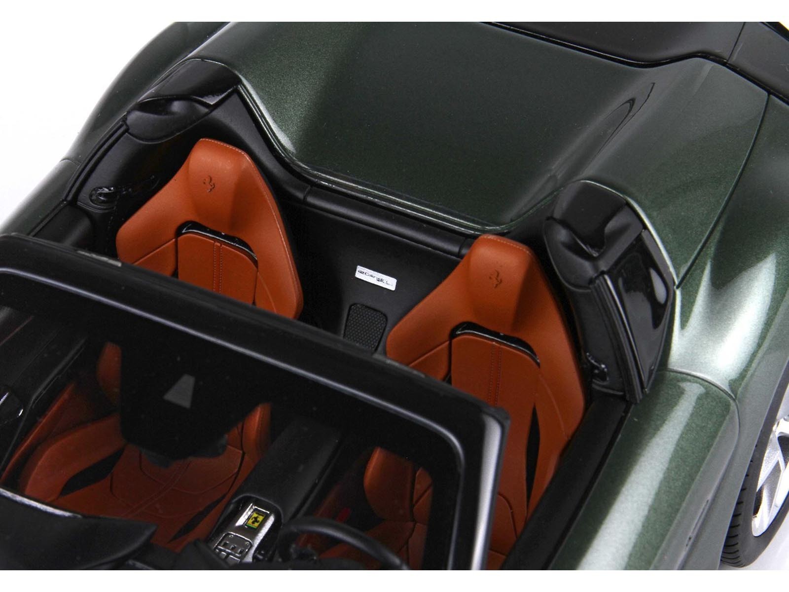 FERRARI 12CILINDRI SPIDER TUSCANY GREEN & DISPLAY CASE 1/18 CAR BY BBR P18251 E