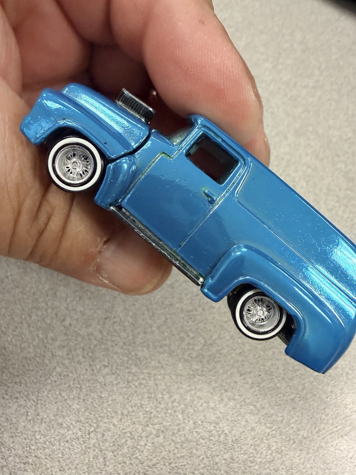 Hot Wheels ’56 Ford Custom, Blue Metalic Paint, on 3D printed lowrider wheels