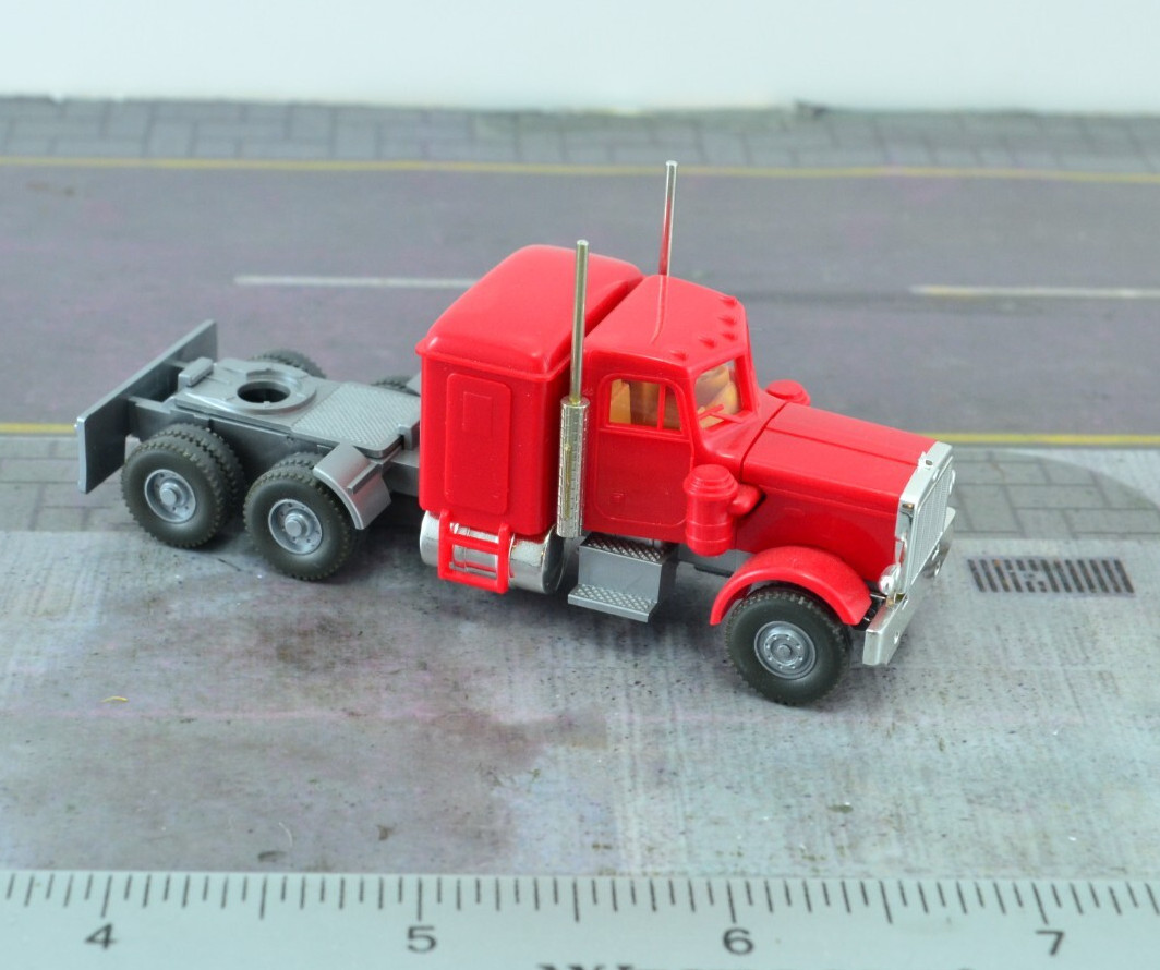 Wiking Peterbilt Tractor Unit Truck red 1:87 HO Scale (HO6397)