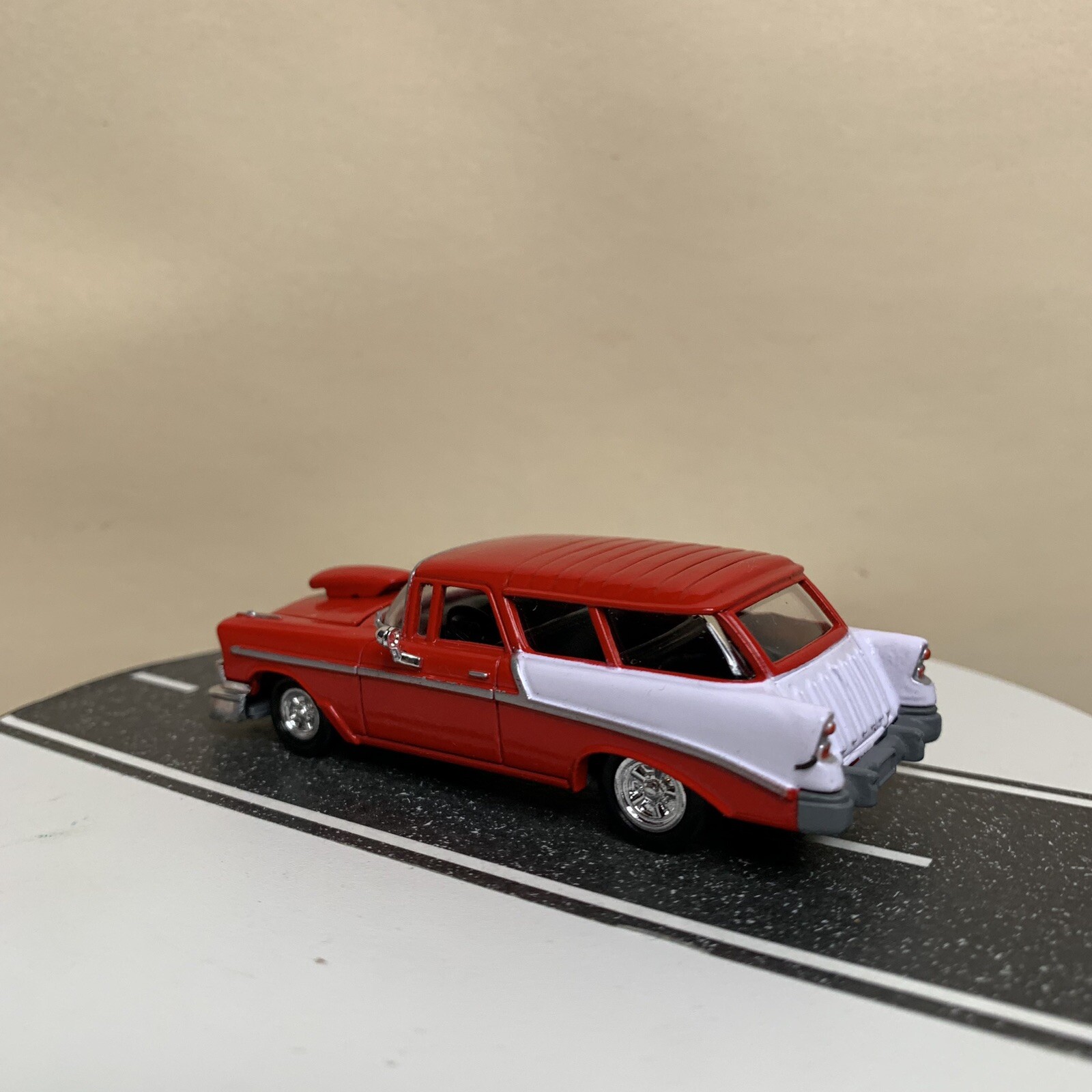 1997 Racing Champions Hot Rod Series #65 ’56 Chevy Nomad Wagon Red/White 1:64 NM
