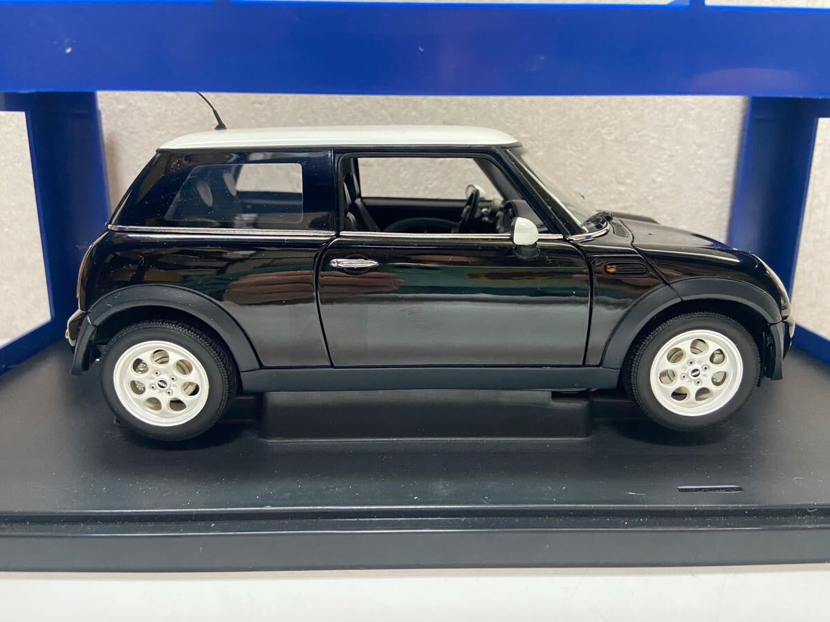 AUTOart 1/18 BMW Mini Cooper Black AUTOart MINI COOPER Aa