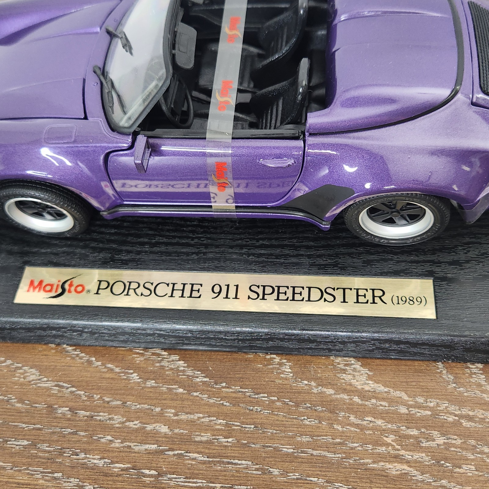 Maisto 1989 Purple Porsche 911 Speedster 1:18 Die Cast With Stand New Open Box