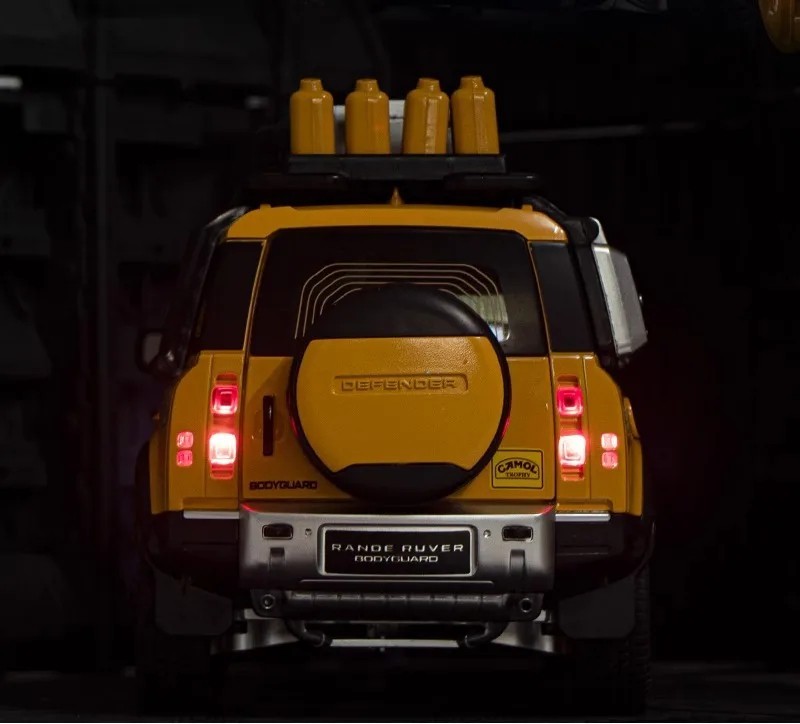 1:18 Land Rover Defender 110 Diecast Model Car Toy Collectible Sound Light Gift