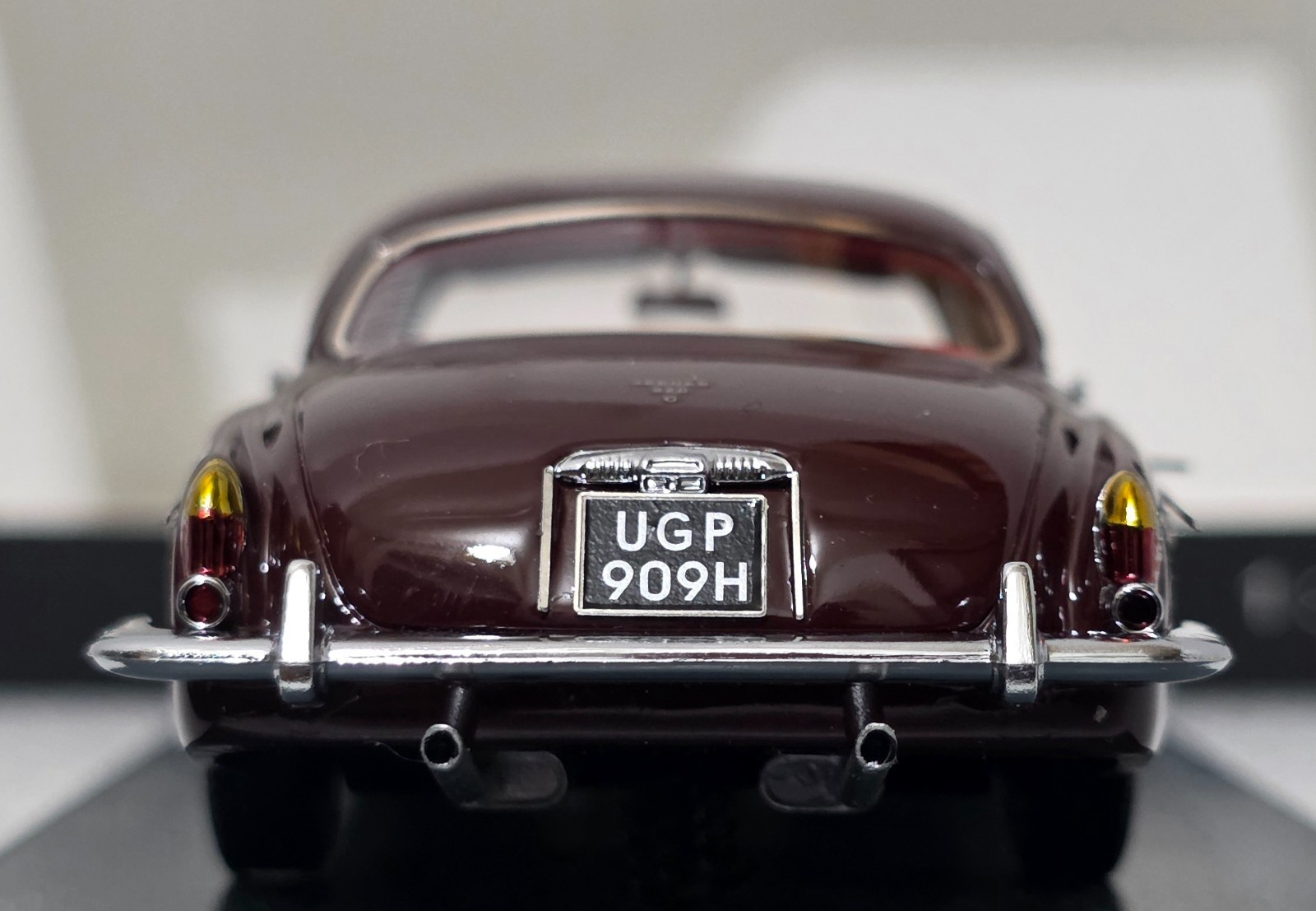 Jaguar 420G RHD 1967 Red 1/43 Neo NEO43908 Resin Model OVP