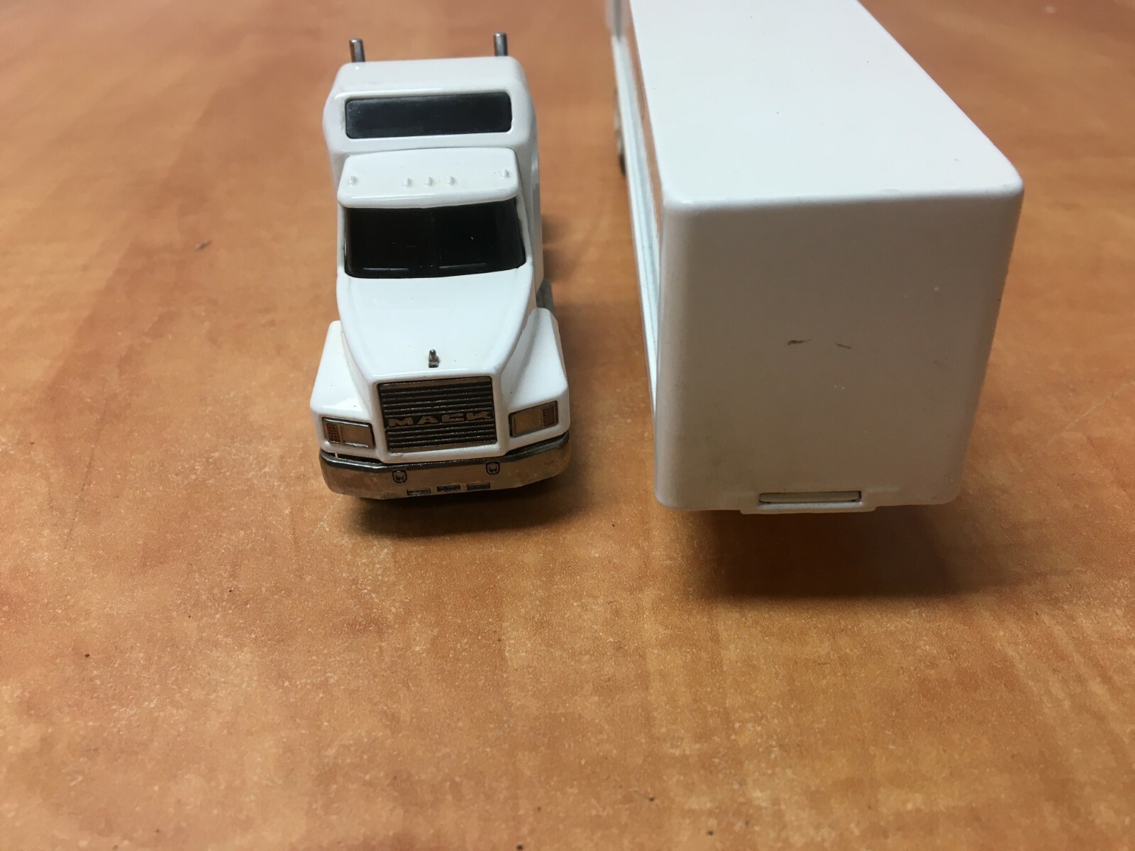 Ambest All American Plazas Mack Tractor Trailer PENJOY Mount Joy 1:64 Diecast
