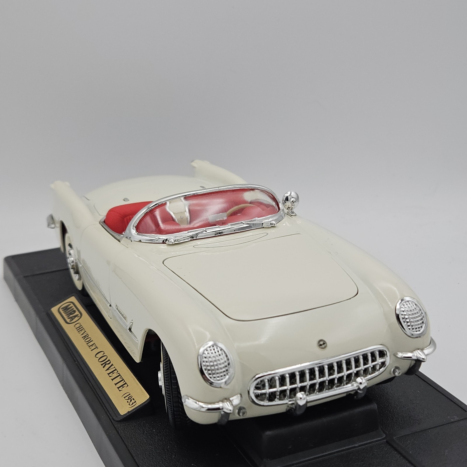 Mira Golden Line 1:18 1953 Chevrolet Corvette Cream Diecast with Box #6153