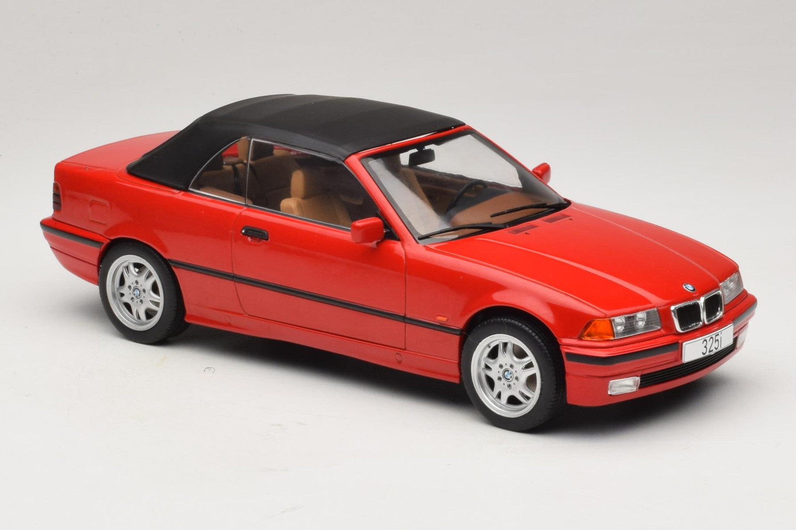 BMW 3 Series E36 Convertible 1:18 Red MCG | MCG18317