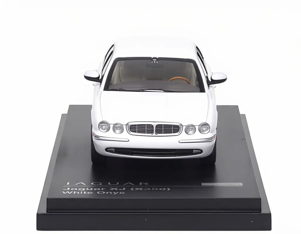 AR 1:64 White Jaguar XJ6 X350 Luxury Sedan Sports Model Diecast Metal Car