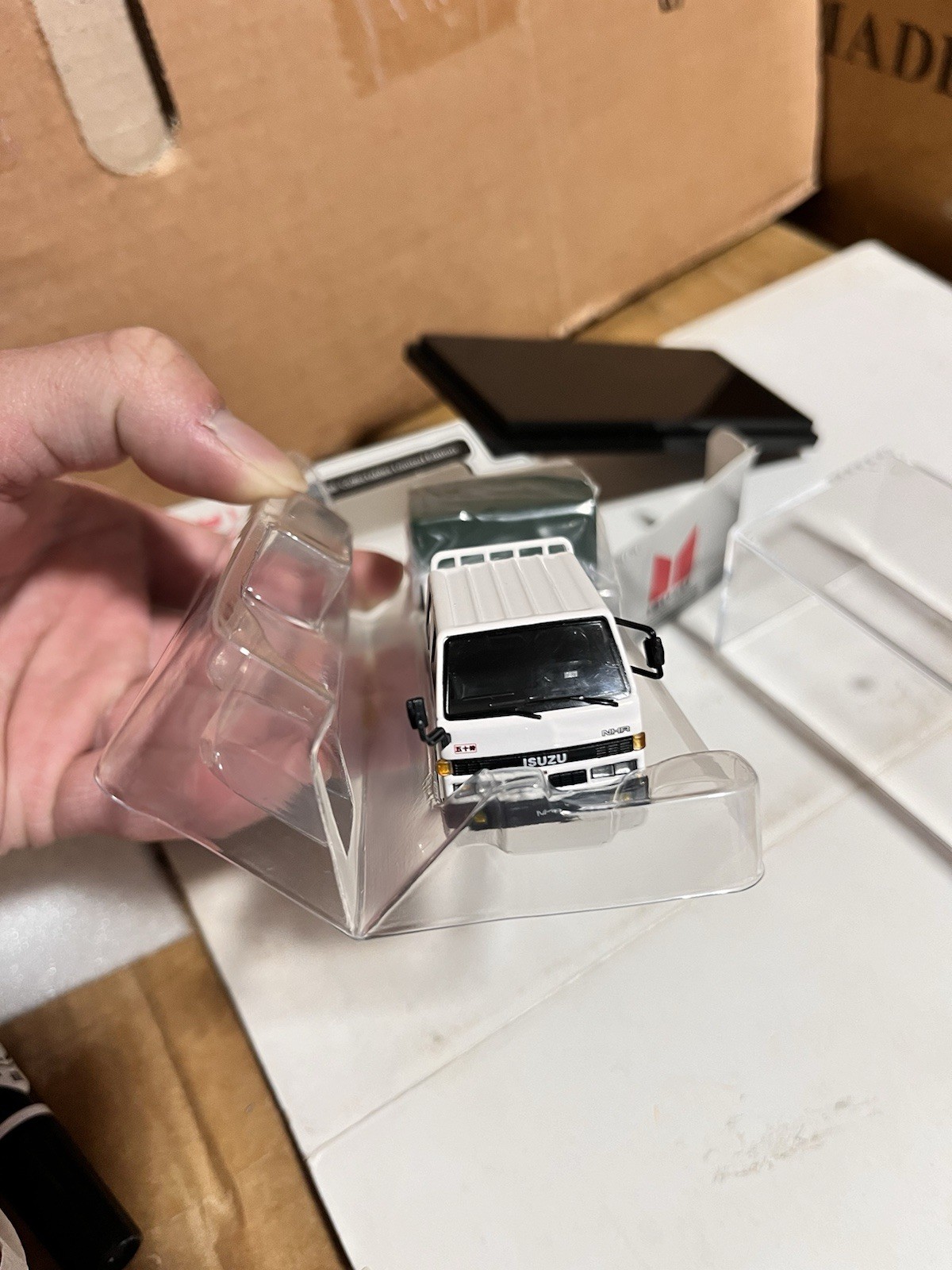 1:64 Scale Model 1 ISUZU NHR LHD With Canvas White Truck Diecast Model Car