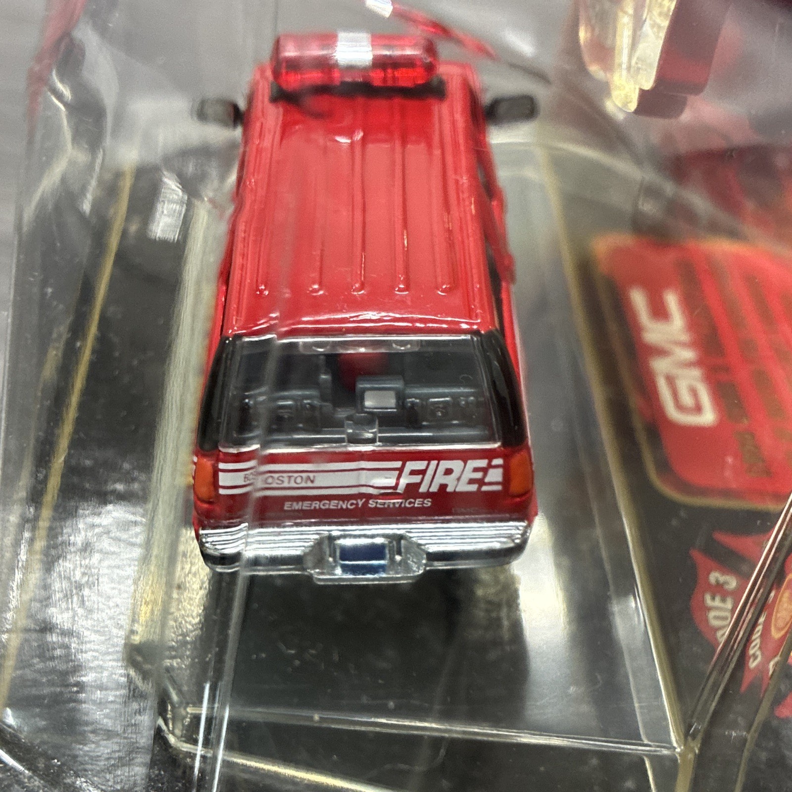 Code 3 Collectibles 1:87 GMC Suburban Boston Fire Dept Diecast Limited w/ Case