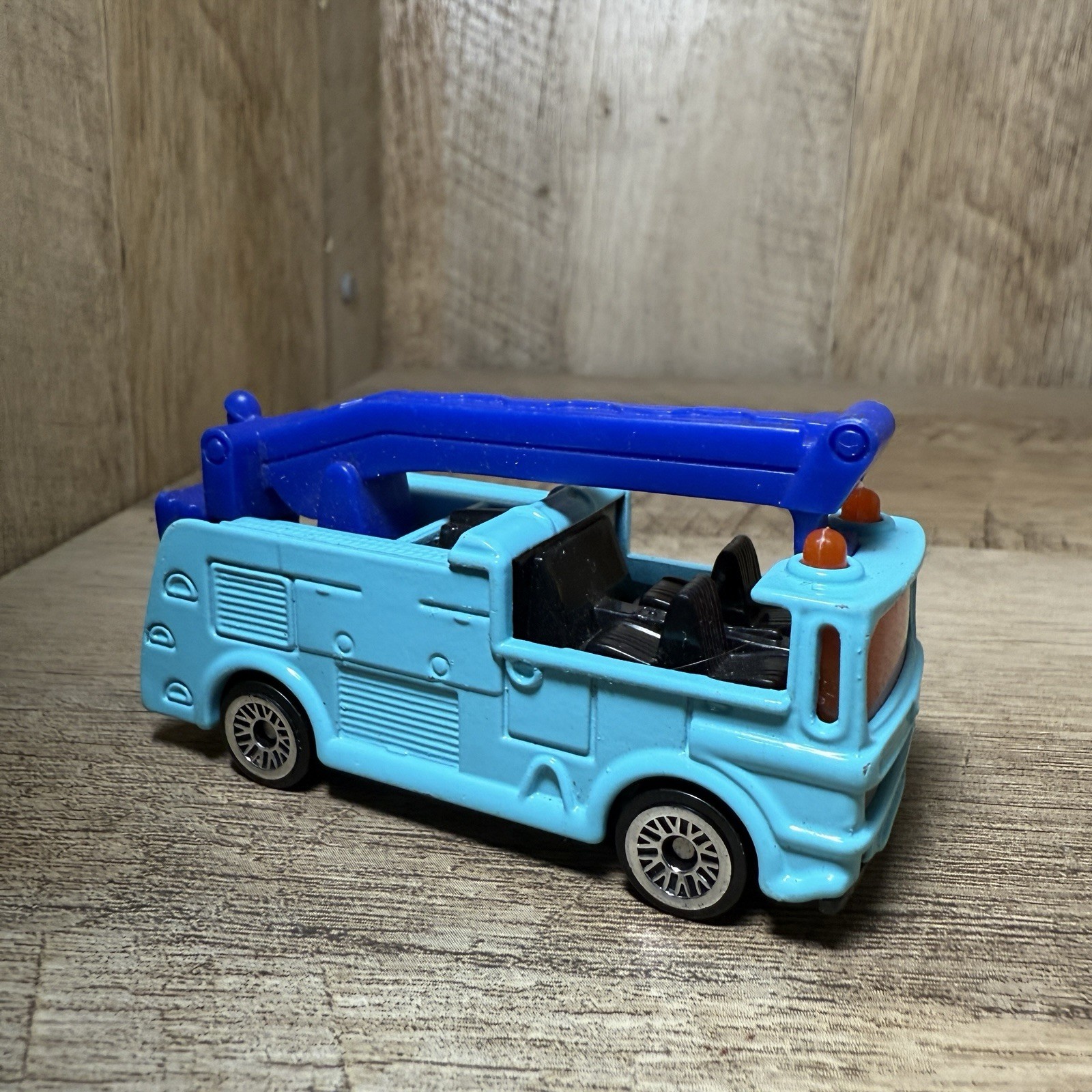 2002 Matchbox McDonald’s Happy Meal Snorkel Ladder Fire Truck Blue