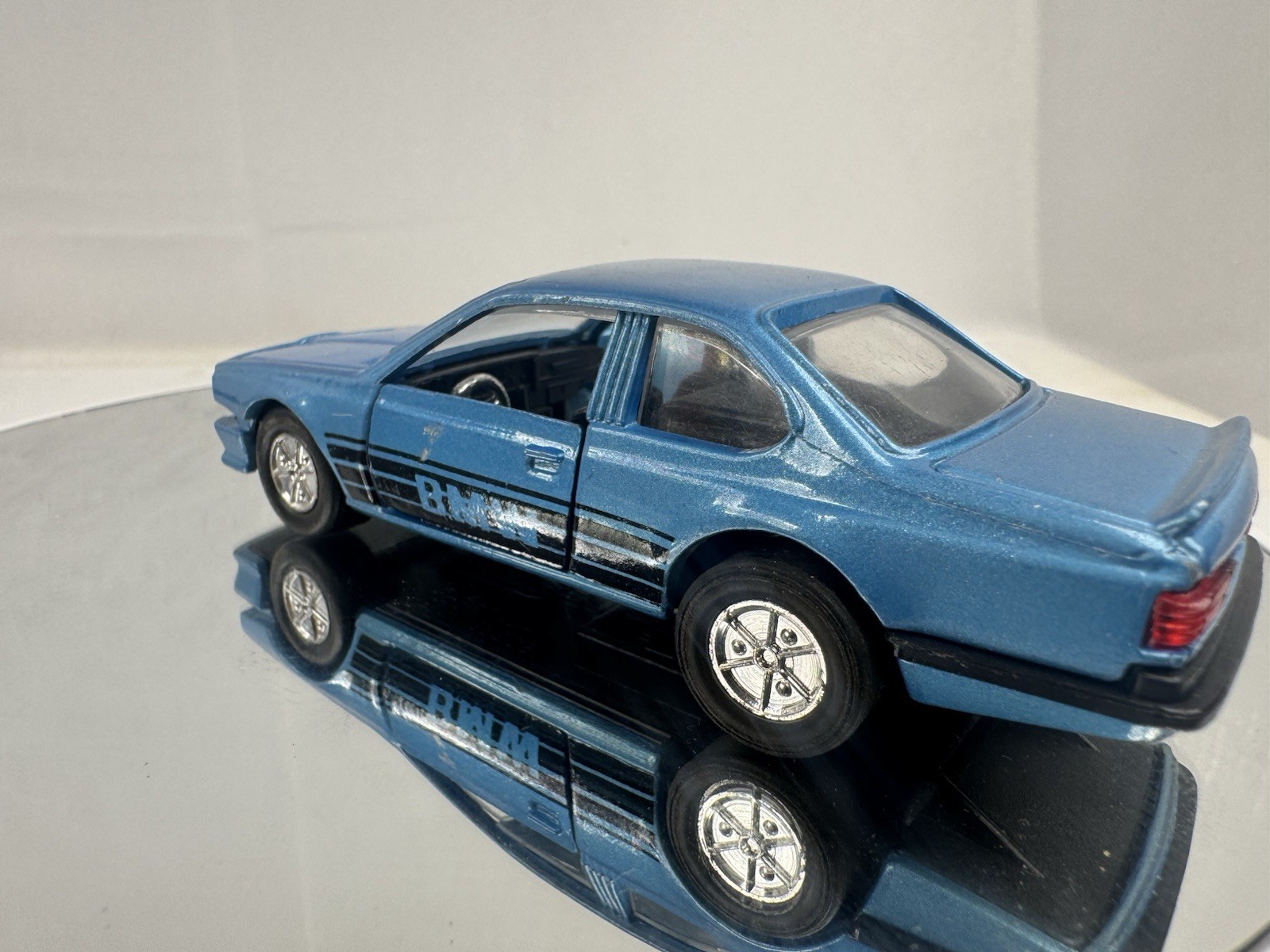 1/41 Scale BMW 635 CSi E24 (6-Series) Diecast Car (4.75″) Sunnyside Toys SS-907