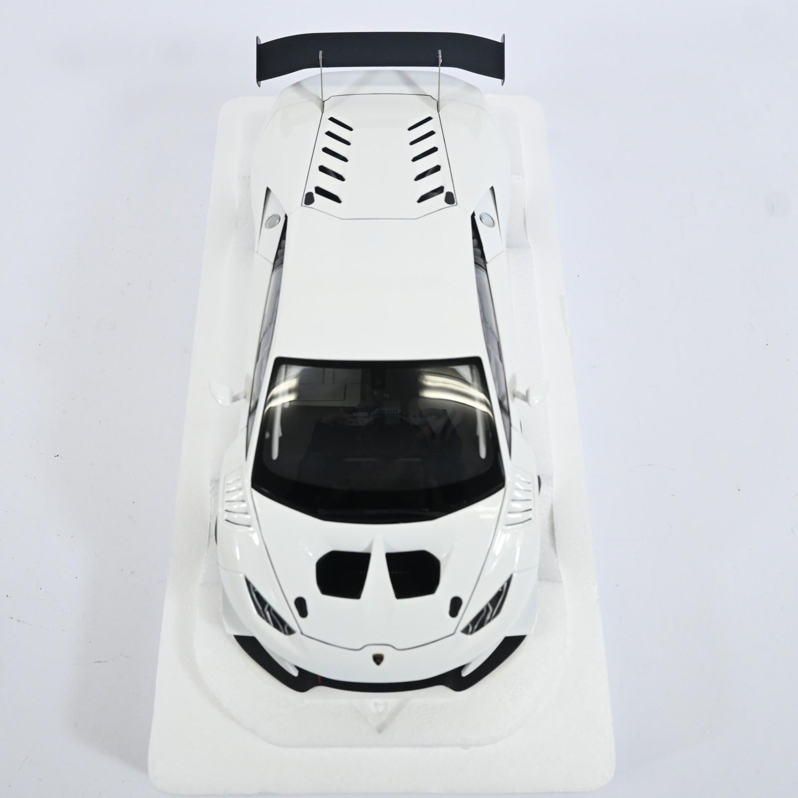 AUTOart 1/18 Lamborghini Huracan LP620-2 Super Trofeo White Diecast Model Car