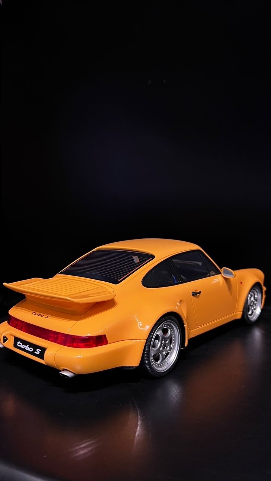1993 PORSCHE 911 964 TURBO S LIGHTWEIGHT COUPE 1/12 Yellow by GT Spirit GT948